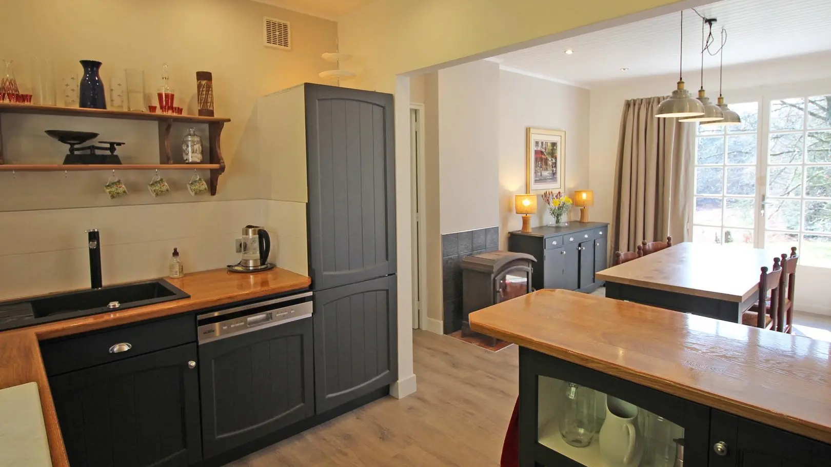 Gite Le Clos des Chênes à La Combe sur la commune de Thouron en Haute-Vienne (Nouvelle-Aquitaine) - vue de la cuisine_8