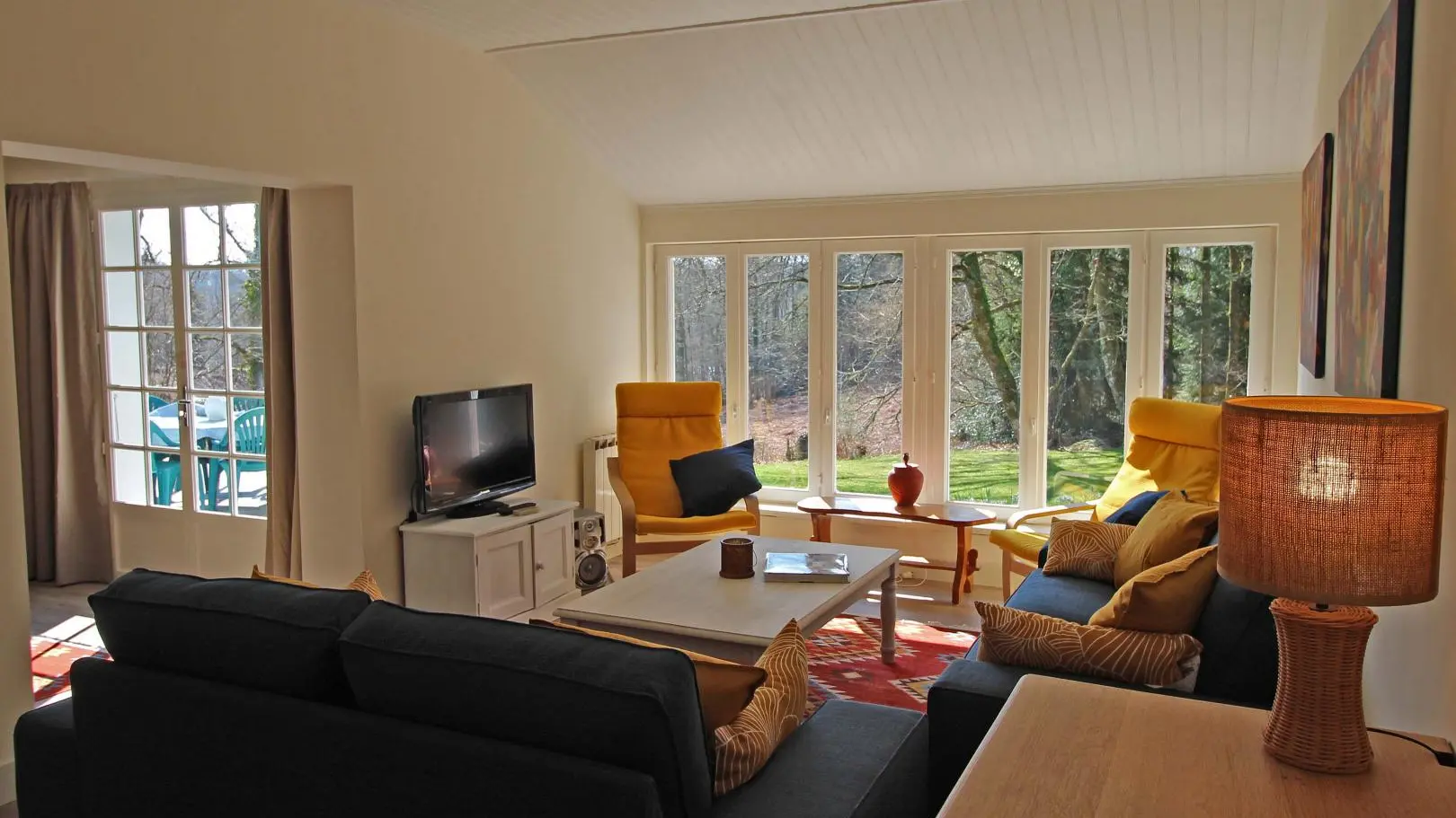 Gite Le Clos des Chênes à La Combe sur la commune de Thouron en Haute-Vienne (Nouvelle-Aquitaine) - le salon_13