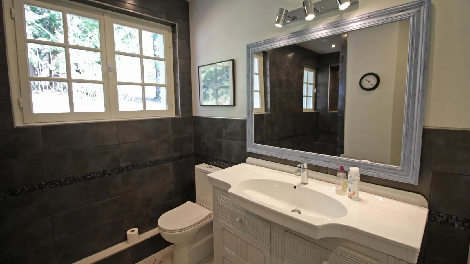 Gite Le Clos des Chênes à La Combe sur la commune de Thouron en Haute-Vienne (Nouvelle-Aquitaine) - la salle d'eau_14