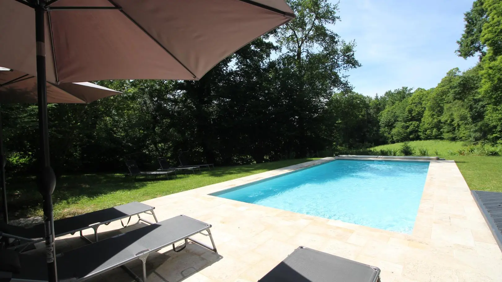 Gite Le Clos des Chênes à La Combe sur la commune de Thouron en Haute-Vienne (Nouvelle- Aquitaine) - la piscine_23