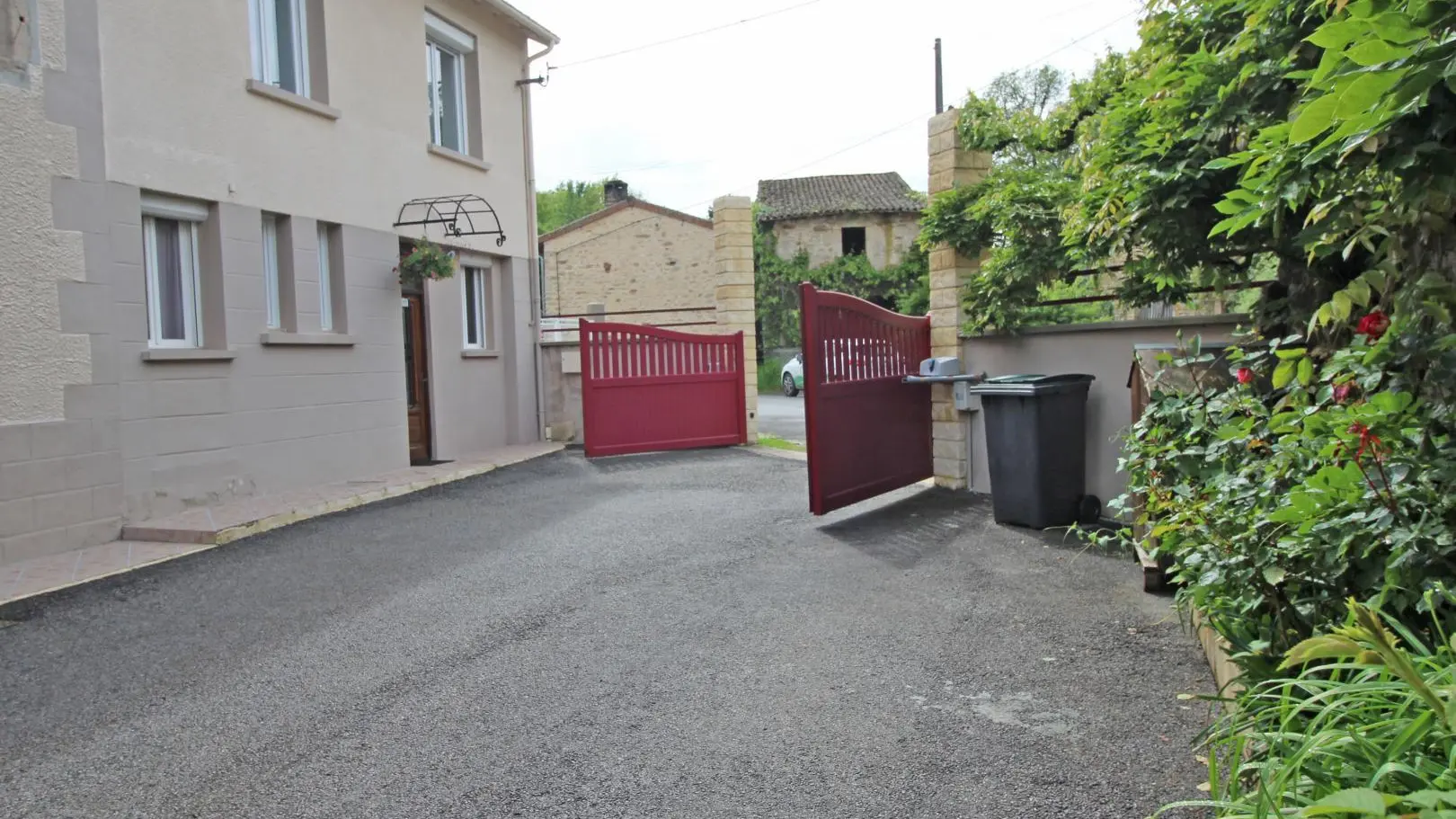 Chambres d'hôtes ô champ communal à Saint Pardoux Le Lac en Haute-Vienne - parking privé et clos par portail automatique_22