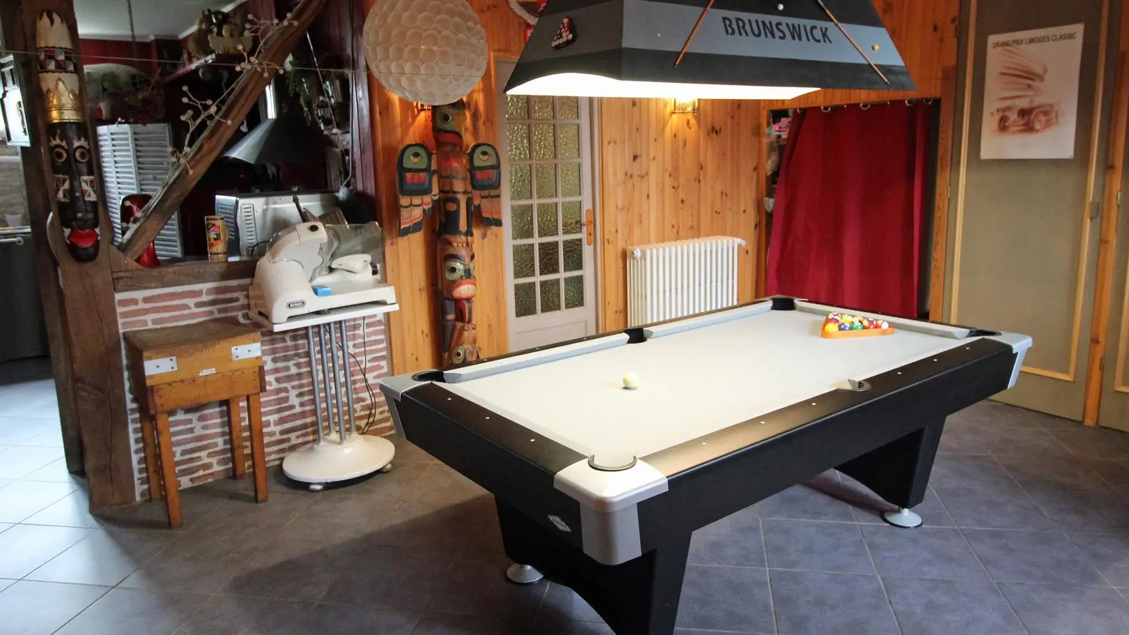 Chambres d'hôtes ô champ communal à Saint Pardoux Le Lac en Haute-Vienne - billard_3