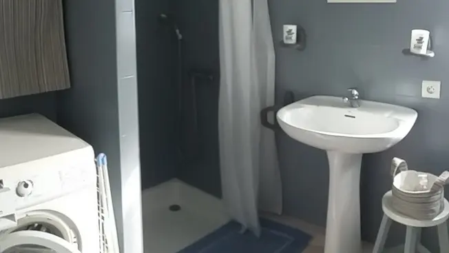 9.Salle bains 1 (Copier)