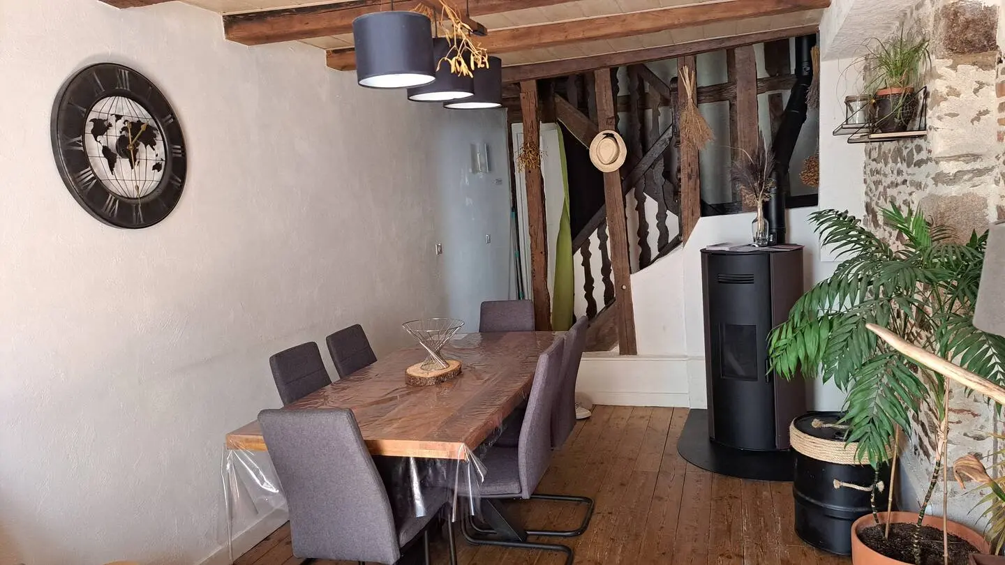 Maison Atypique Médiévale- Salon