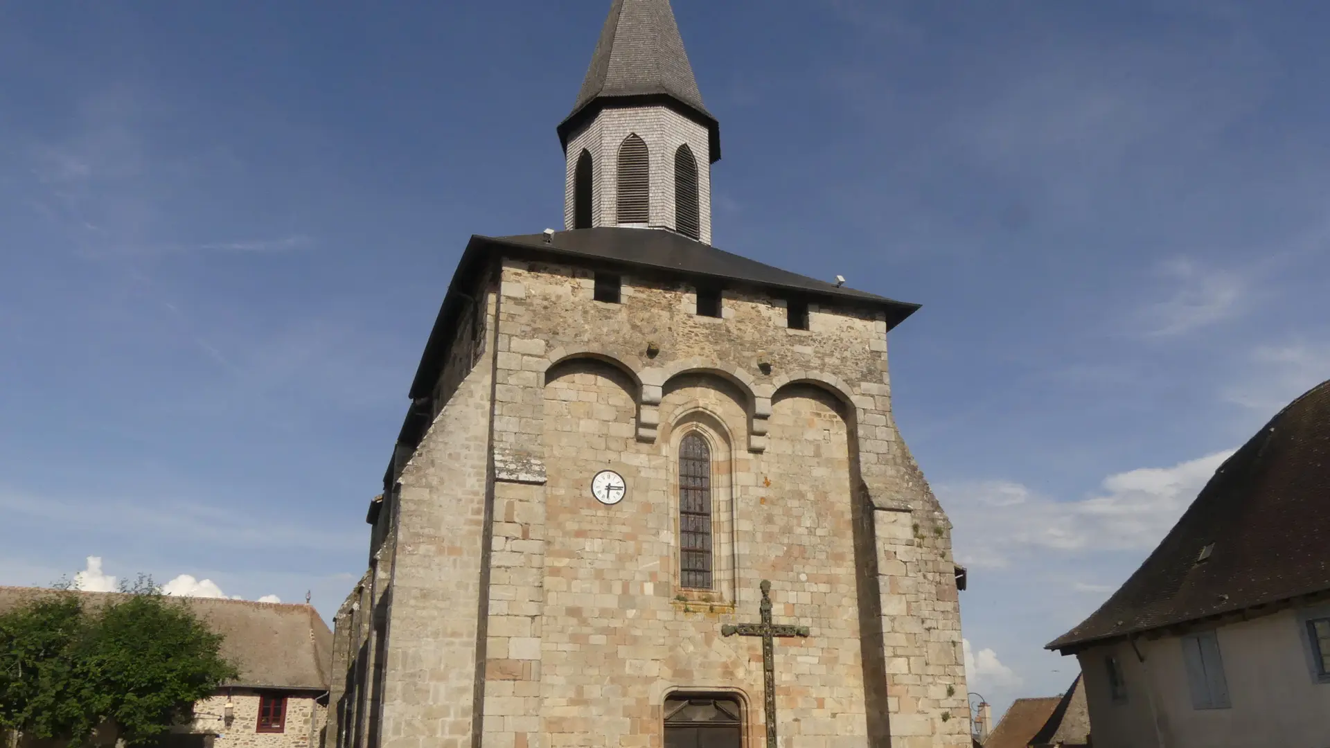 Collégiale fortifiée de St Germain Les Belles
