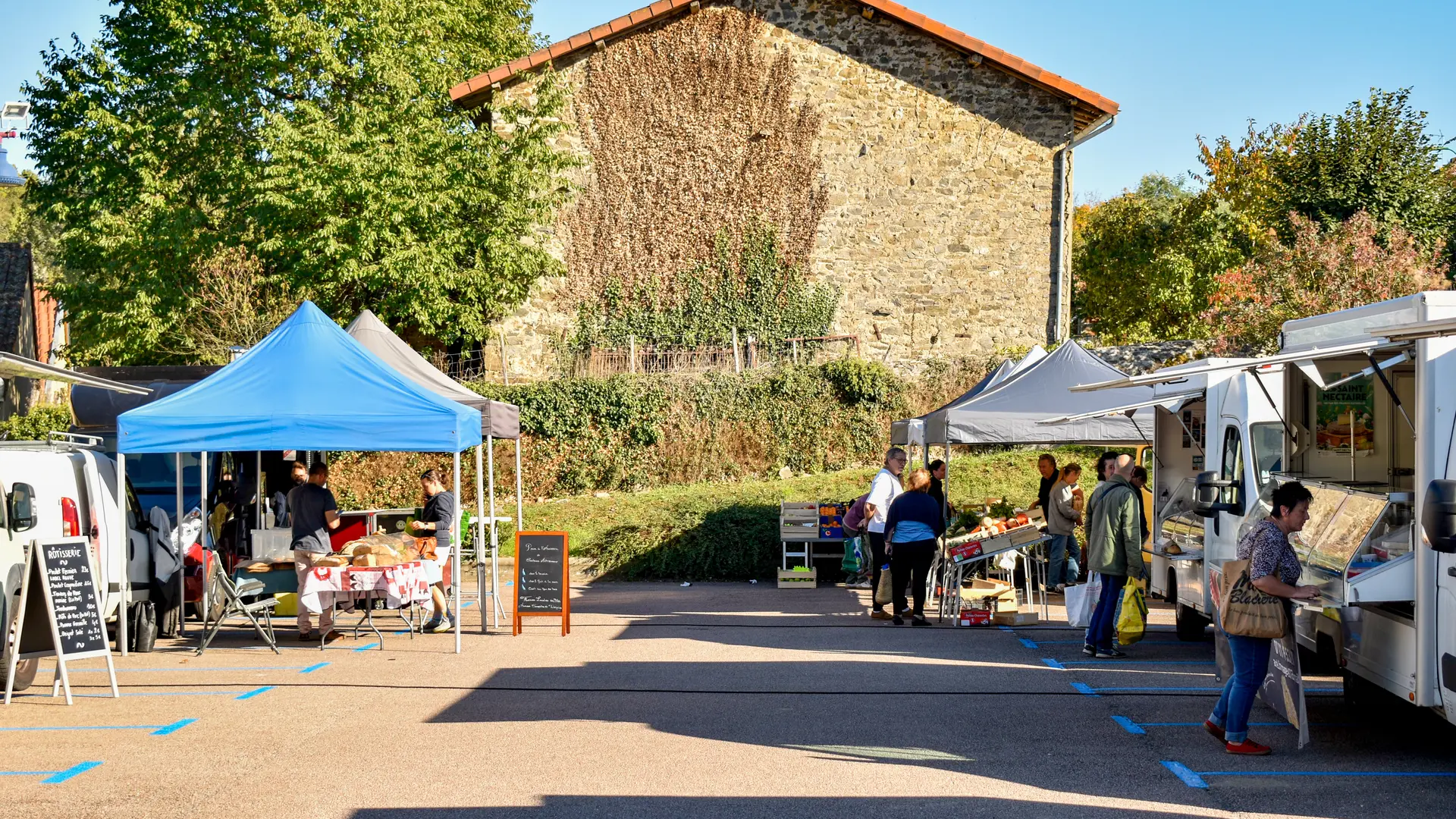 Marché hebdomadaire de Bosmie l'Aiguille