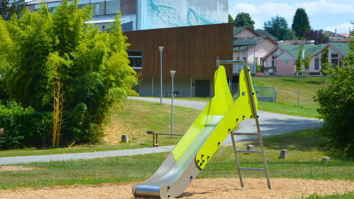 aire-de-jeux-pour-enfants-chalus