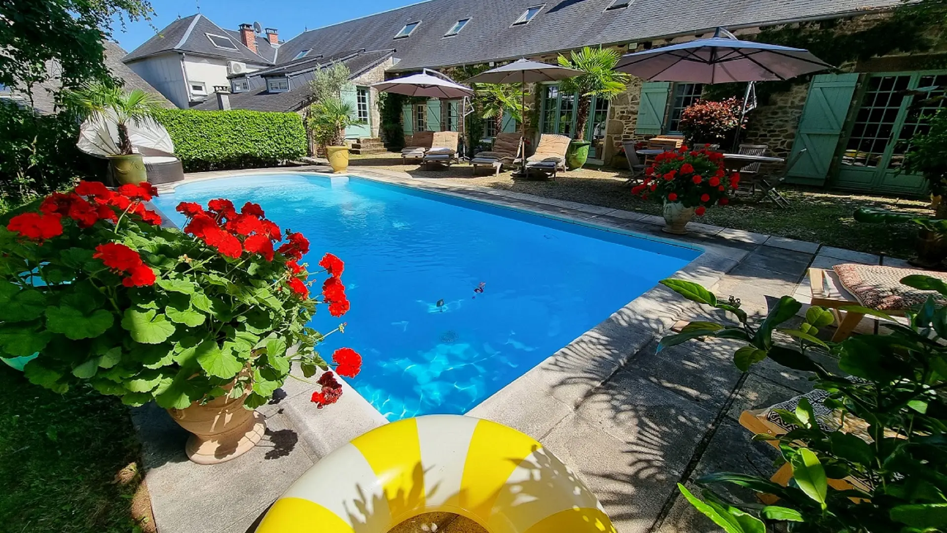 1 La Piscine au soleil