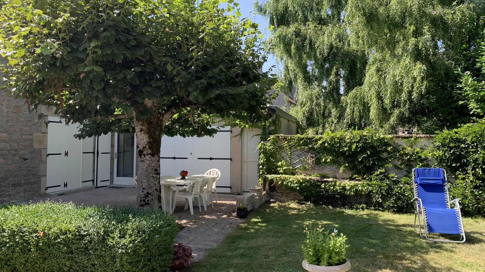 1. Photo d'appel - Entrée indépendante du logement en rez-de-jardin à l'arrière de la maison