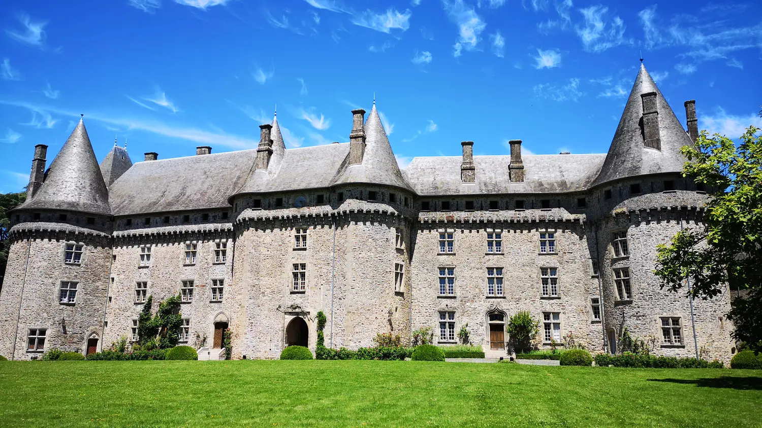 Château de Pompadour et Ecuries de l'Orangerie_1