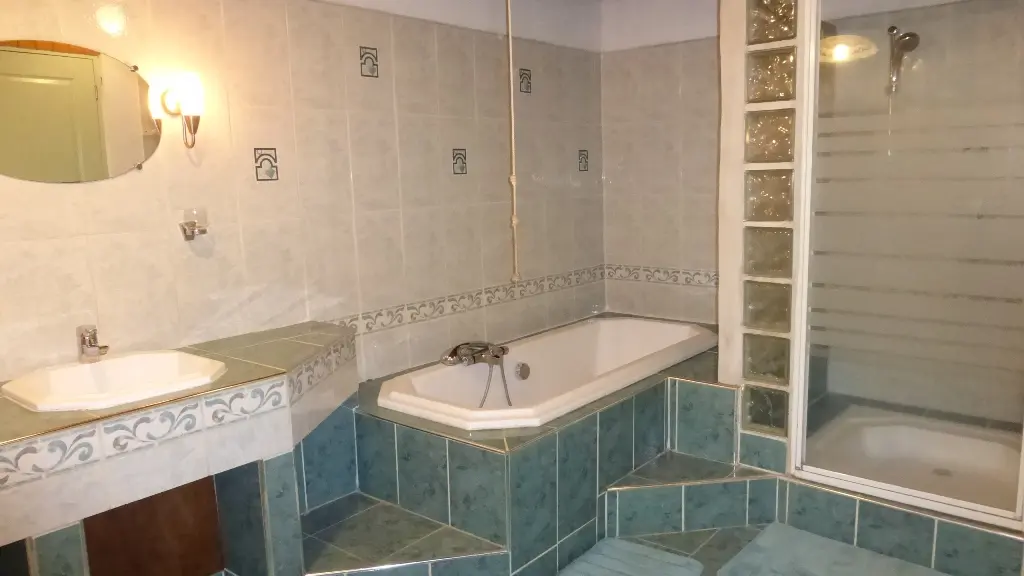 Gîte 12p Le Chazal salle de bains principale