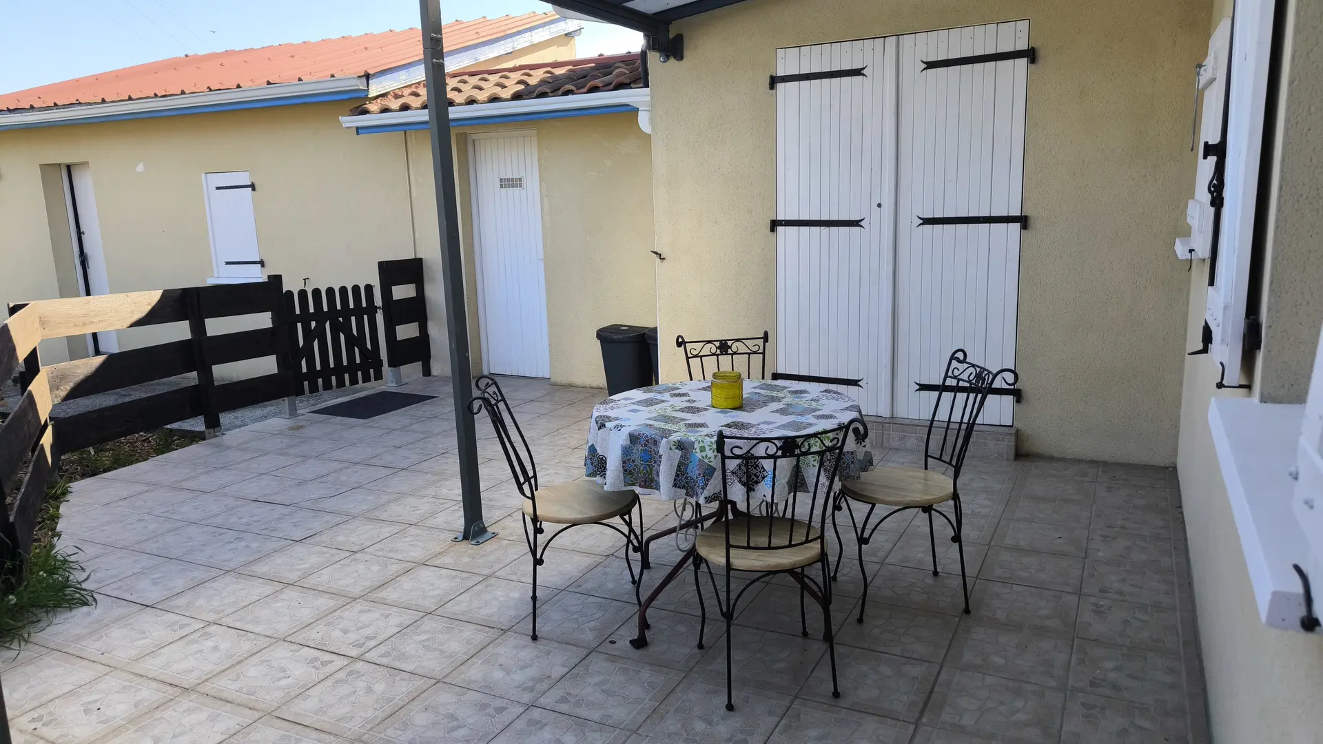 Terrasse couverte Hibiscus