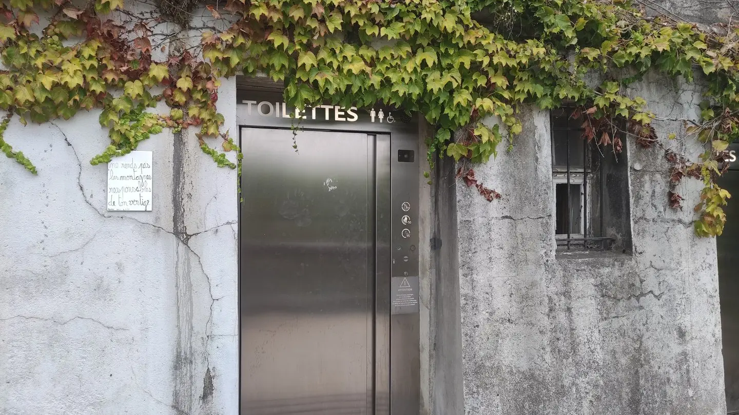 Toilettes château de Pau