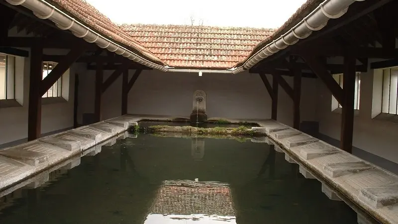 Intérieur du lavoir couvert_4