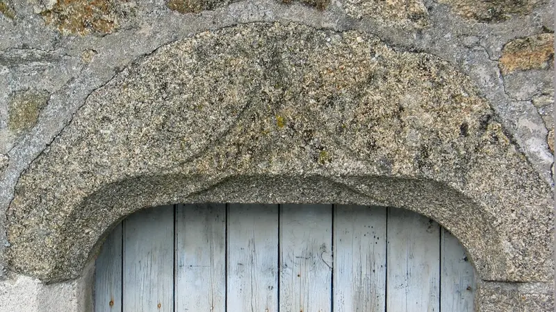 Détail architectural dans le village de Volondat_2