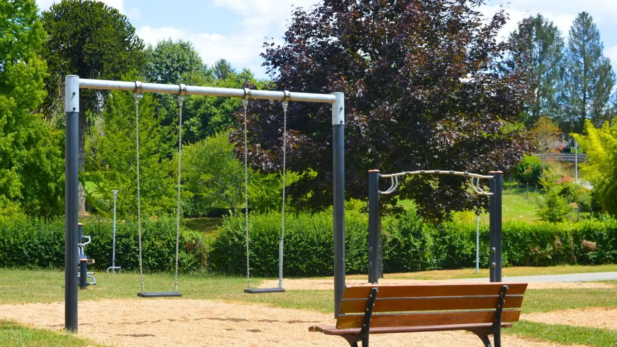 aire-de-jeux-pour-enfants-chalus