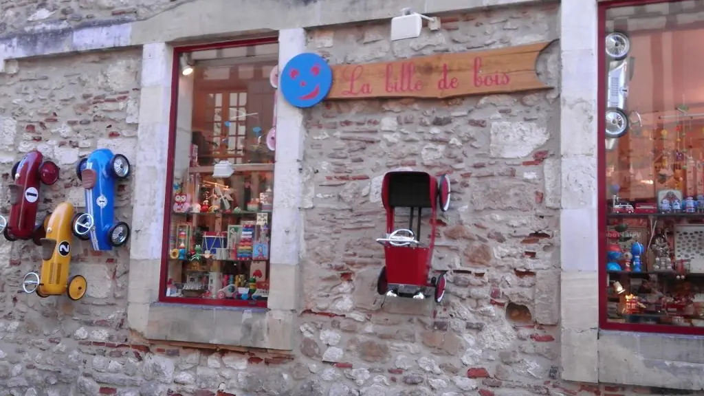 Bille de bois - boutique vitrine jouets en bois ancien