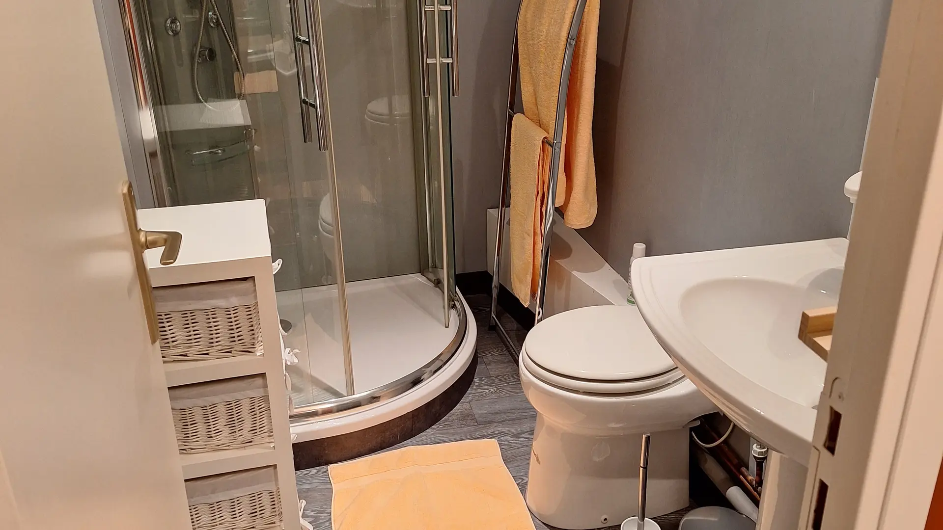 Douche et wc privatifs