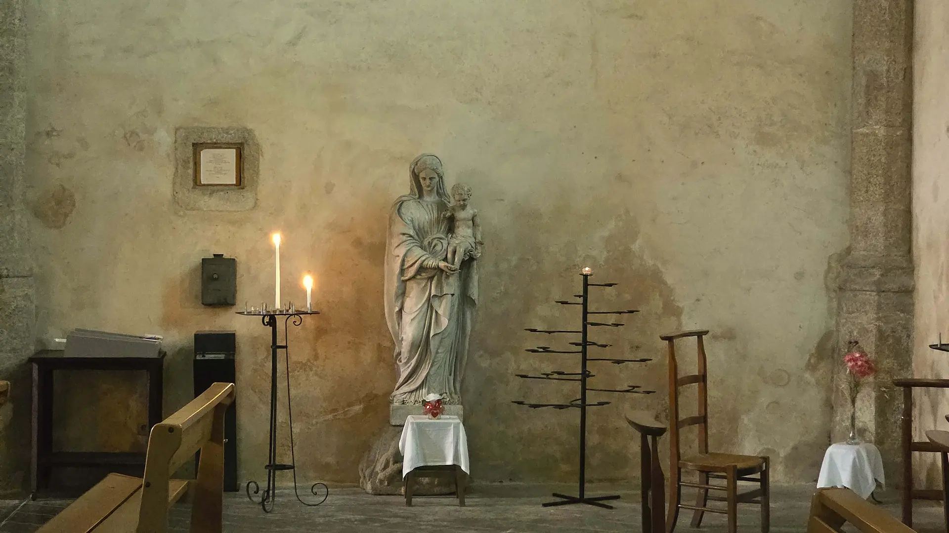Statue église Sainte-Croix