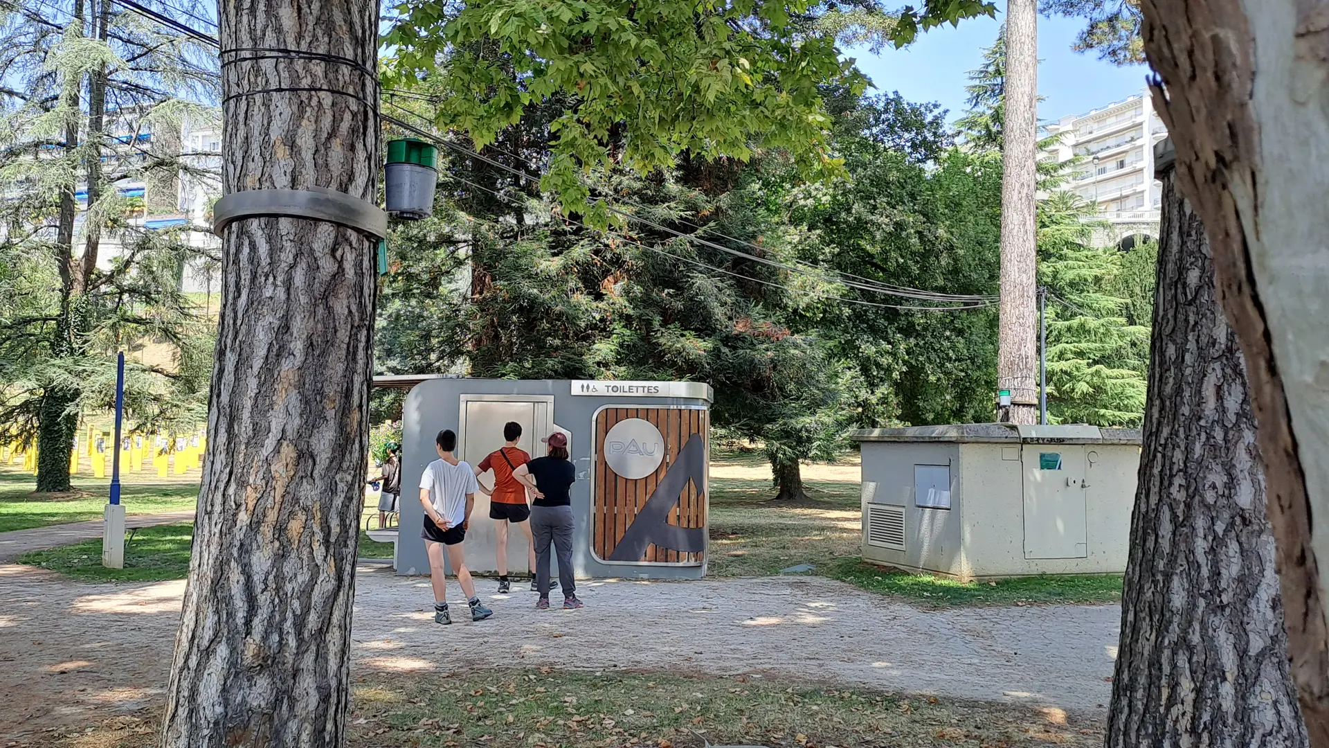 Toilettes stade Tissié Pau