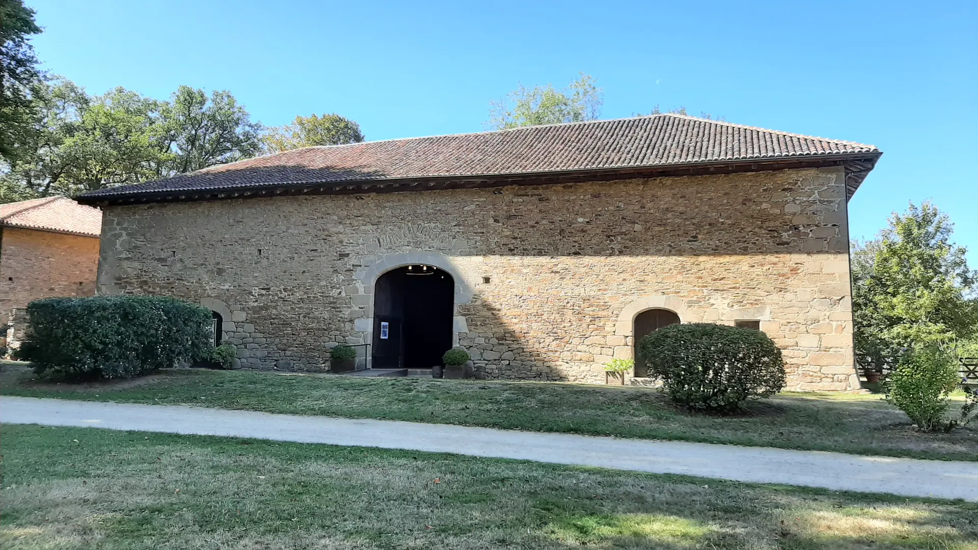 Grange médiévale du Château de Brie