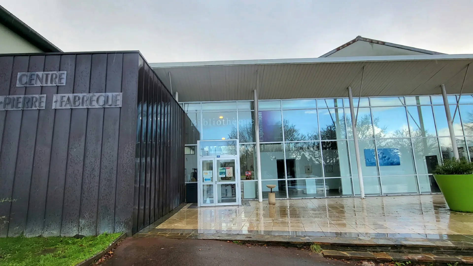 Médiathèque façade extérieur