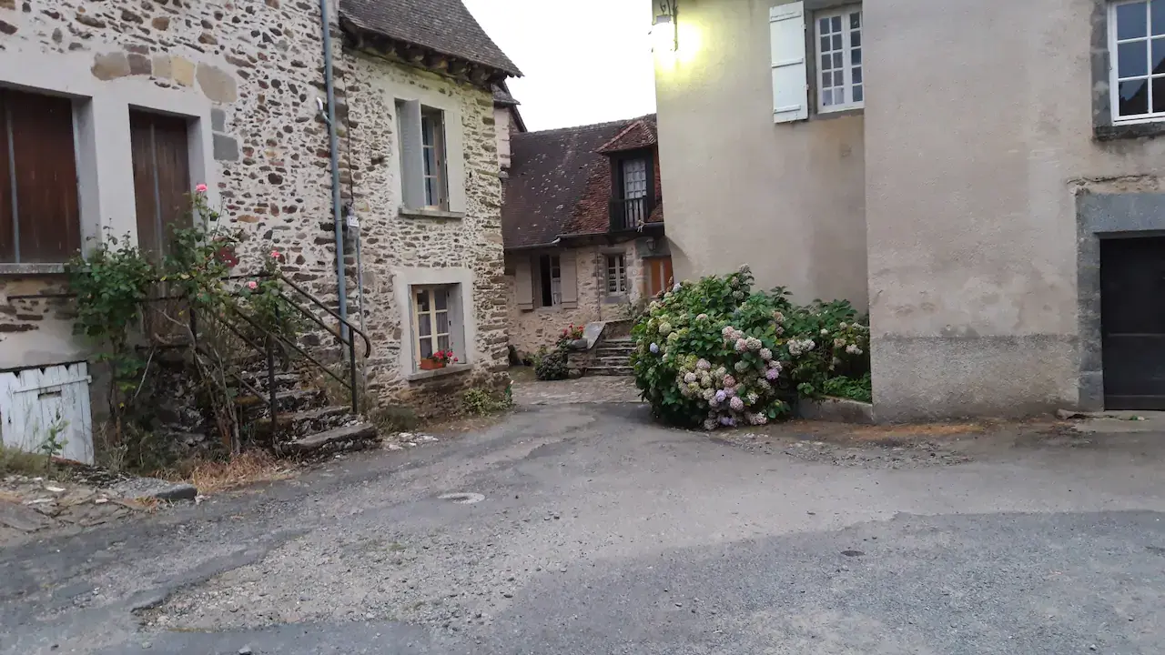 meublé location la maisonnette de ségur le château_1
