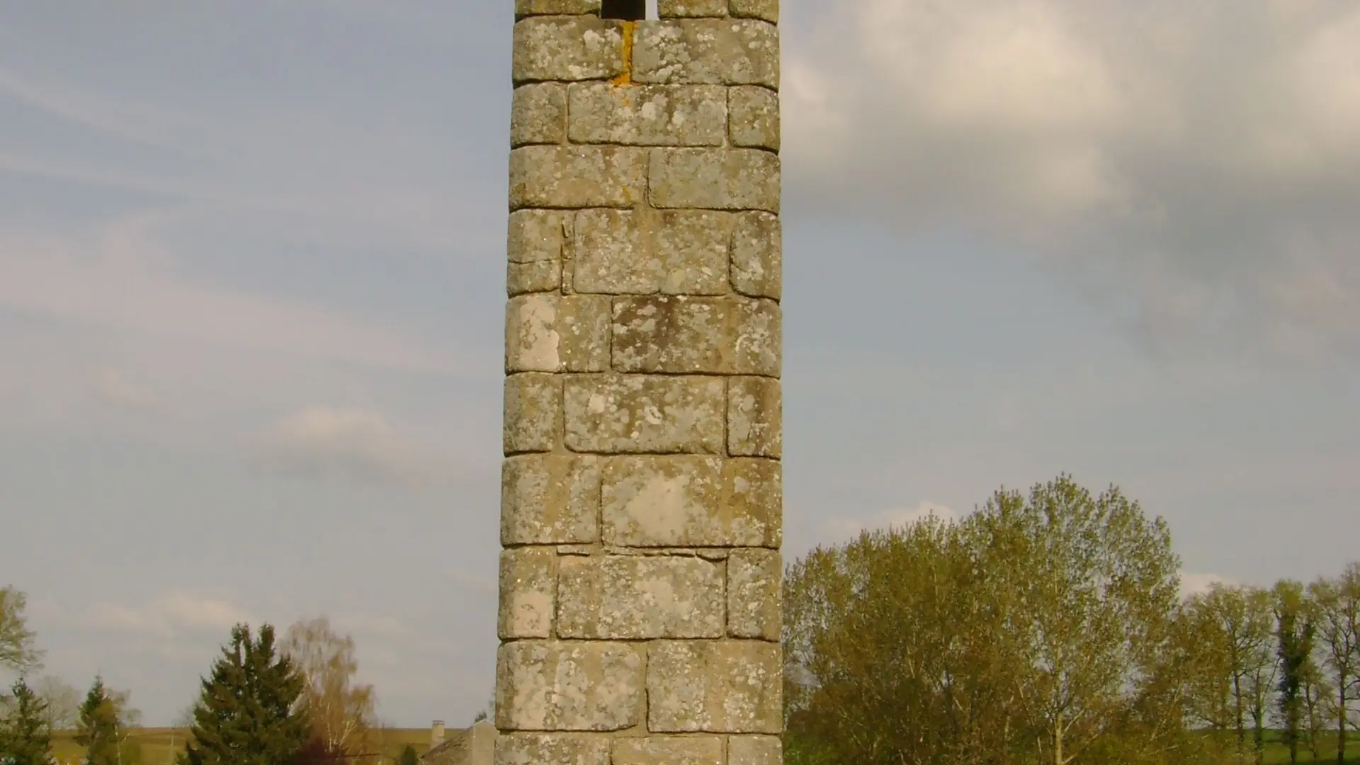 Lanterne des morts Saint-Amand-Magnazeix