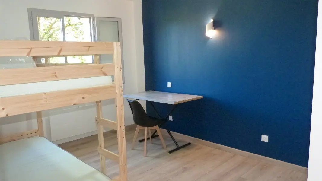 Chambre 2 lits 90cm_Meublé de tourisme Domaine des hameaux du lac A-droite