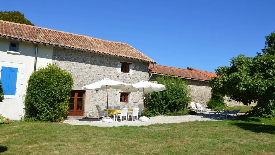 Meublé de tourisme La Châtaigne (La Lègerie)_1