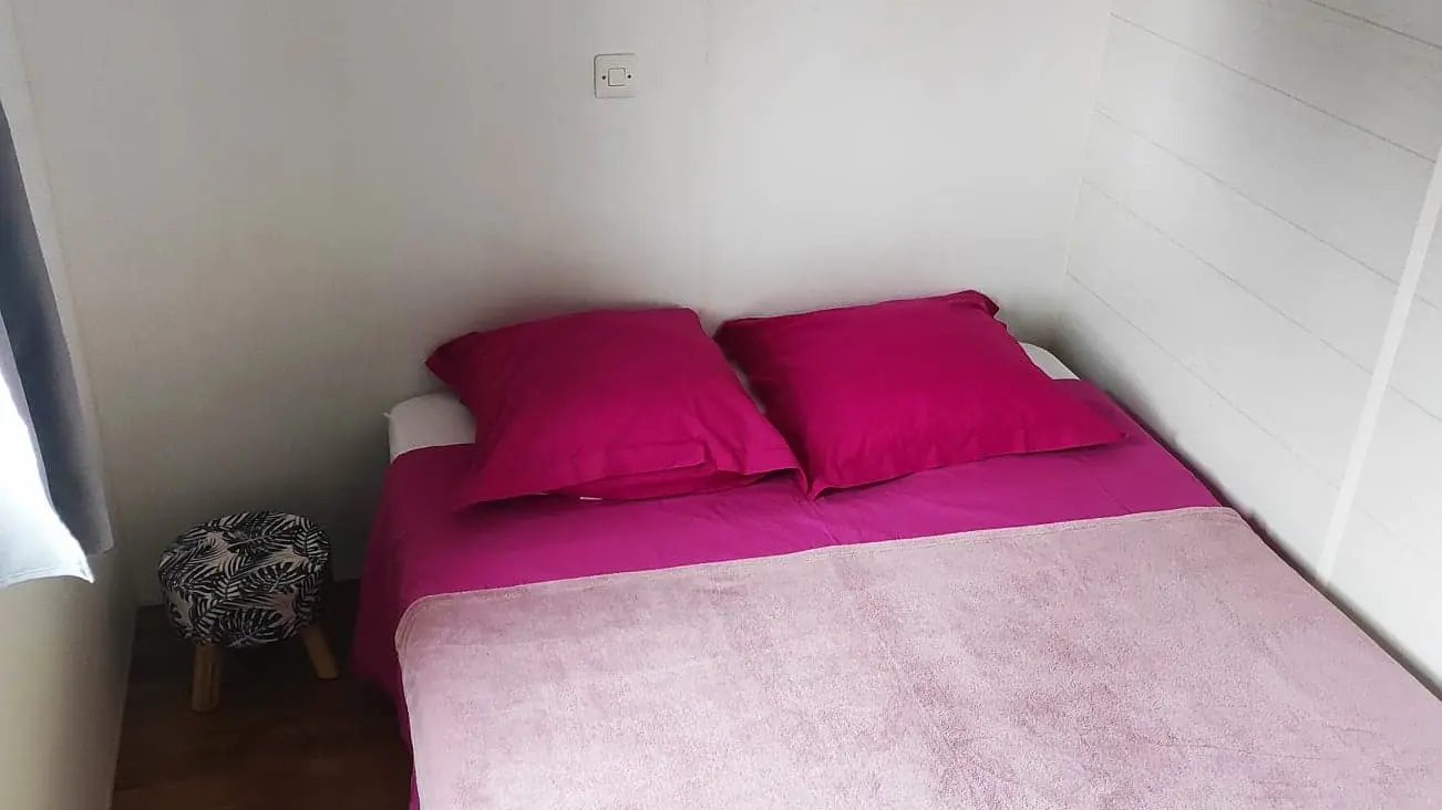Chambre lit 2 personnes
