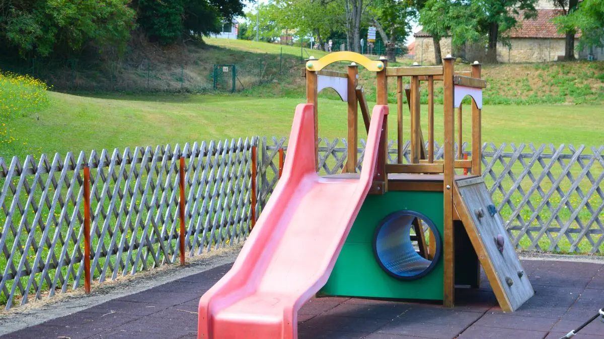 Aire de jeux pour enfants - Les Cars