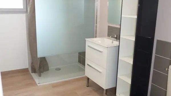 Salle de bain Meublé de tourisme Domaine des hameaux du lac A-gauche