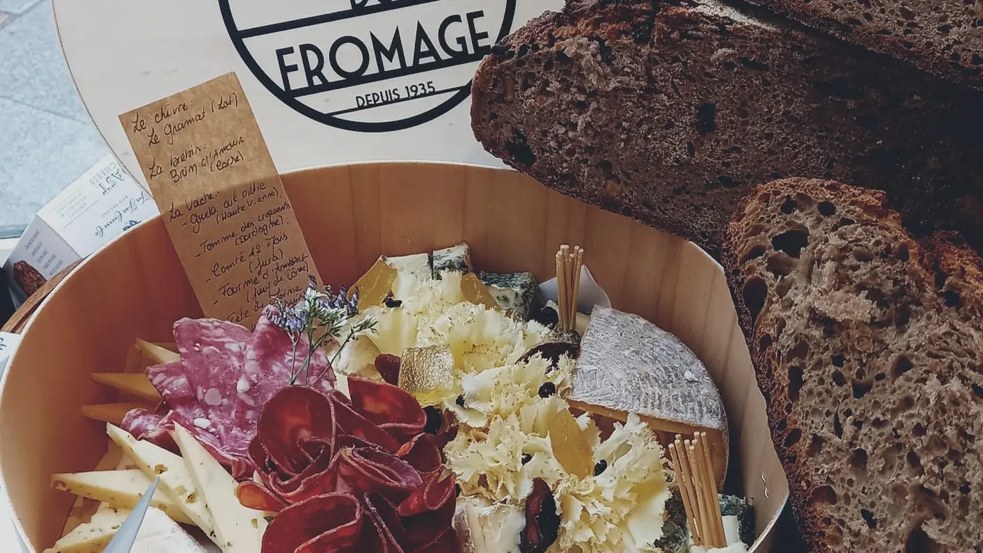 APERO BOX CHEESE AND CHARCUTERIE