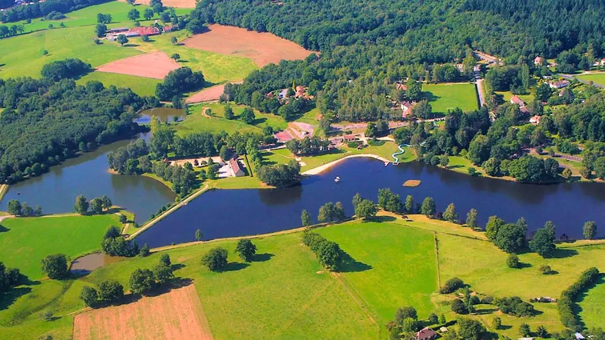 Aire de Camping-cars - Saint-Hilaire-les-Places
