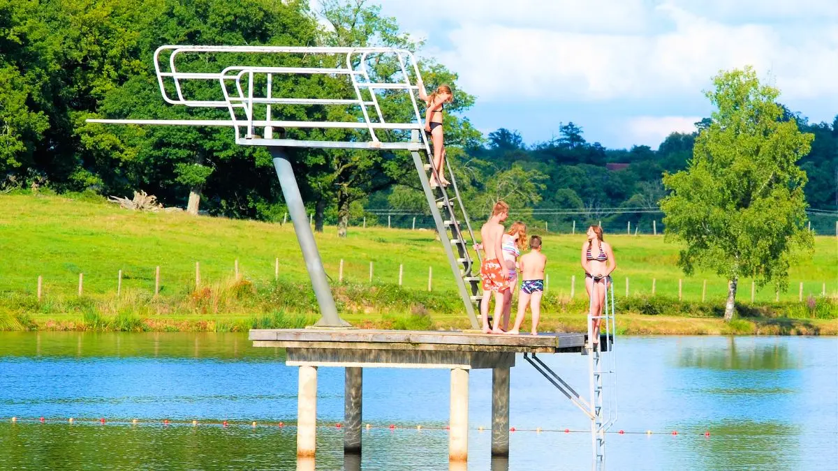 Aire de Camping-cars - Saint-Hilaire-les-Places