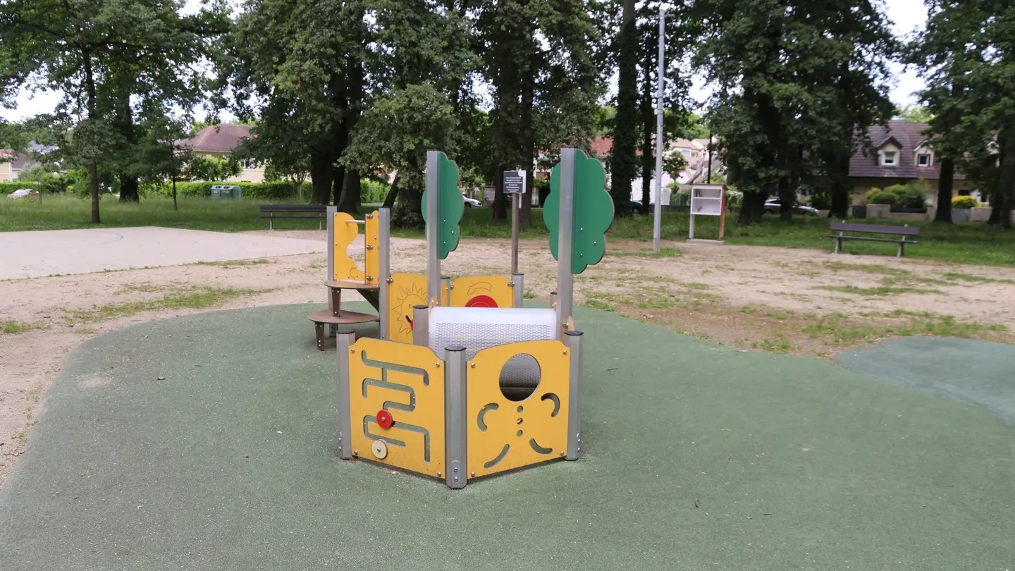 Aire de jeux Cadre Noir 02 - Pau Pyrénées Tourisme