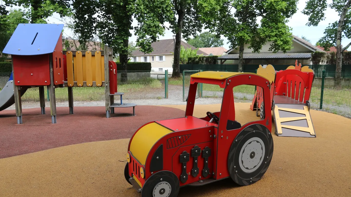 Aire de jeux François Villon 04 - Pau Pyrénées Tourisme