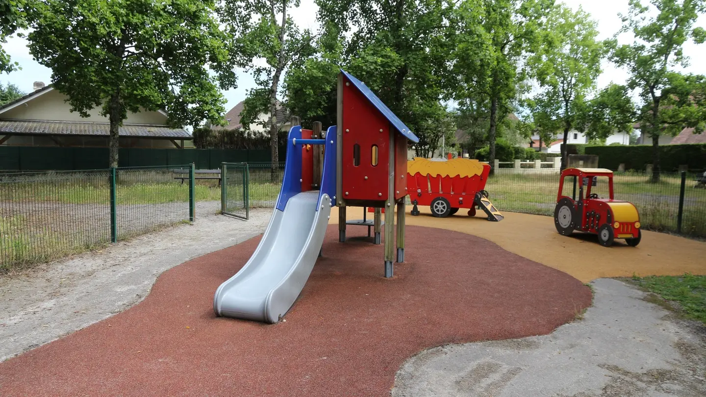 Aire de jeux François Villon 05 - Pau Pyrénées Tourisme