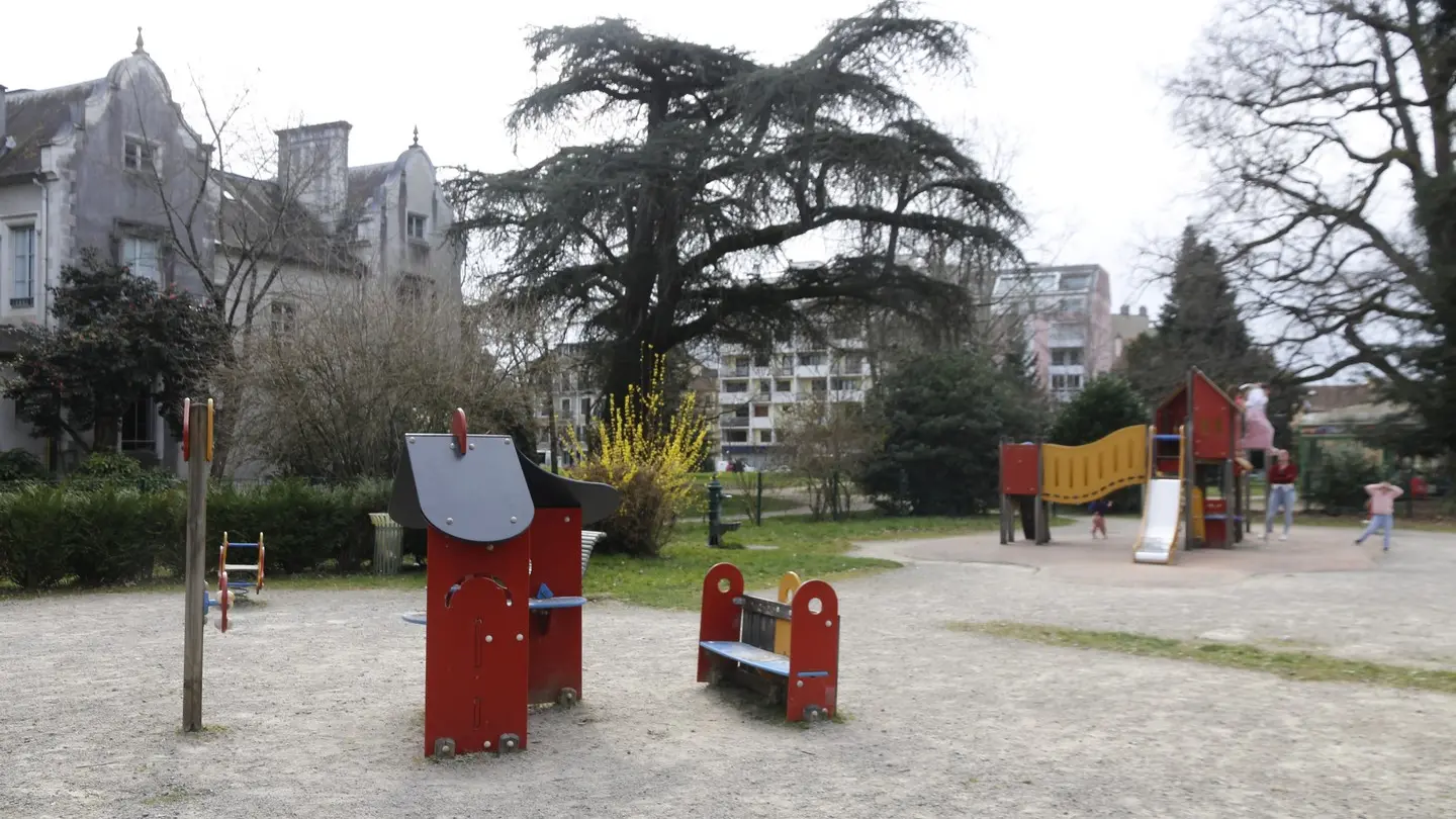 Aire de jeux Lawrance 03 -Pau Pyrénées Tourisme - PL