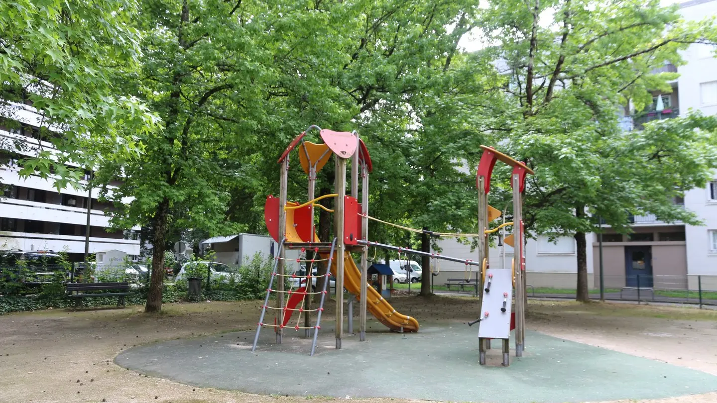 Aire de jeux Maréchal Juin 06 - Pau Pyrénées Tourisme