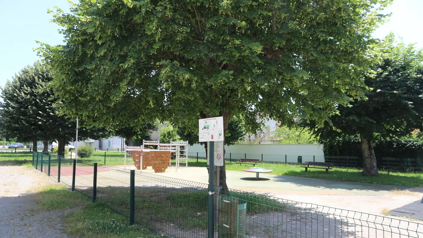 Aire de jeux avenue de la Paix Gelos 08 - Pau Pyrénées Tourisme