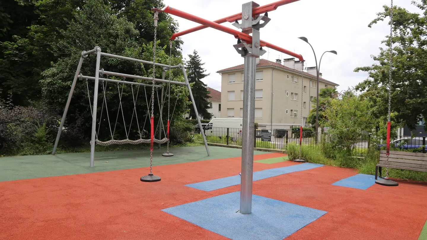 Aire de jeux parc Jaussely 03 - Pau Pyrénées Tourisme