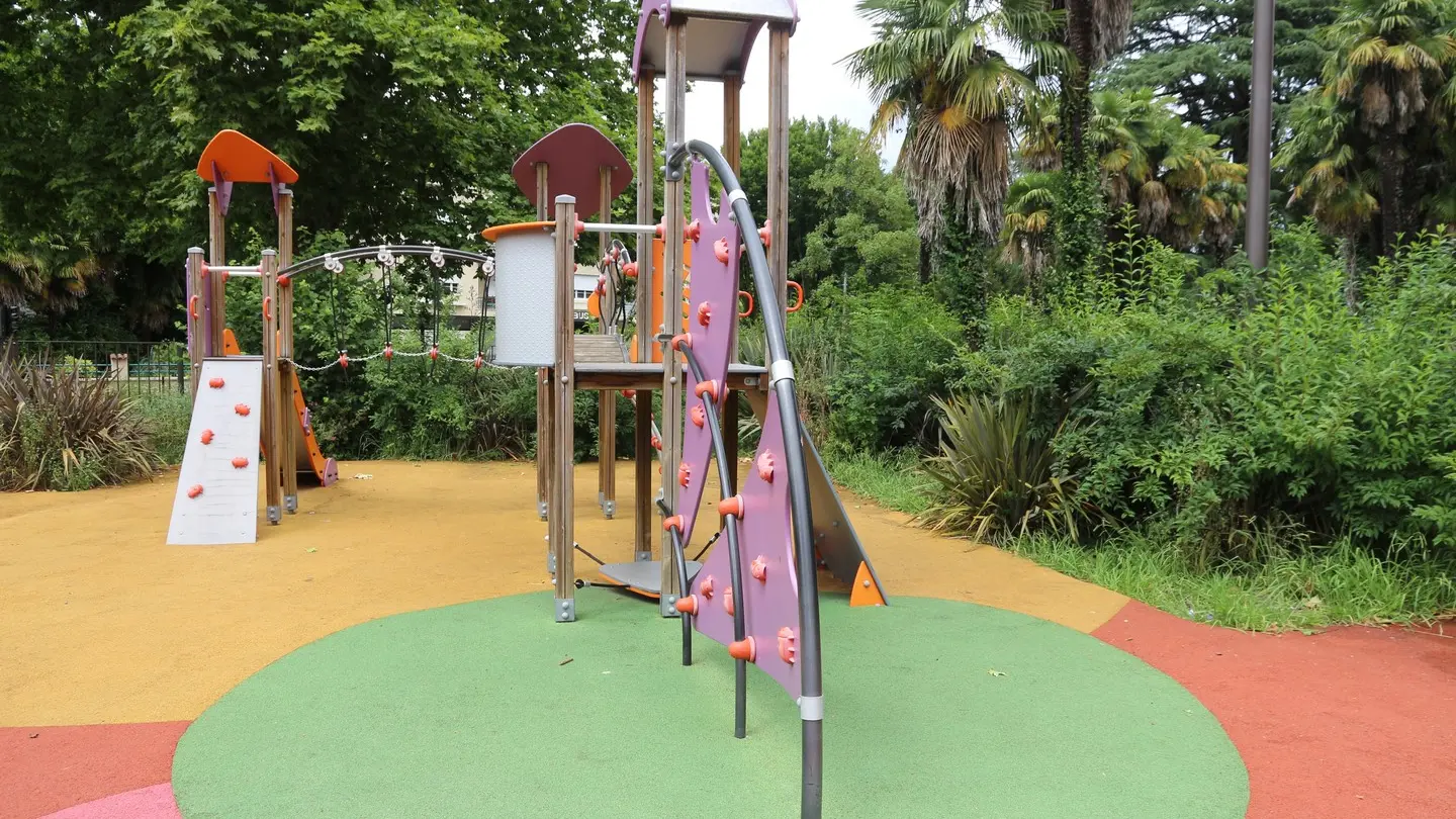 Aire de jeux parc Jaussely 09 - Pau Pyrénées Tourisme