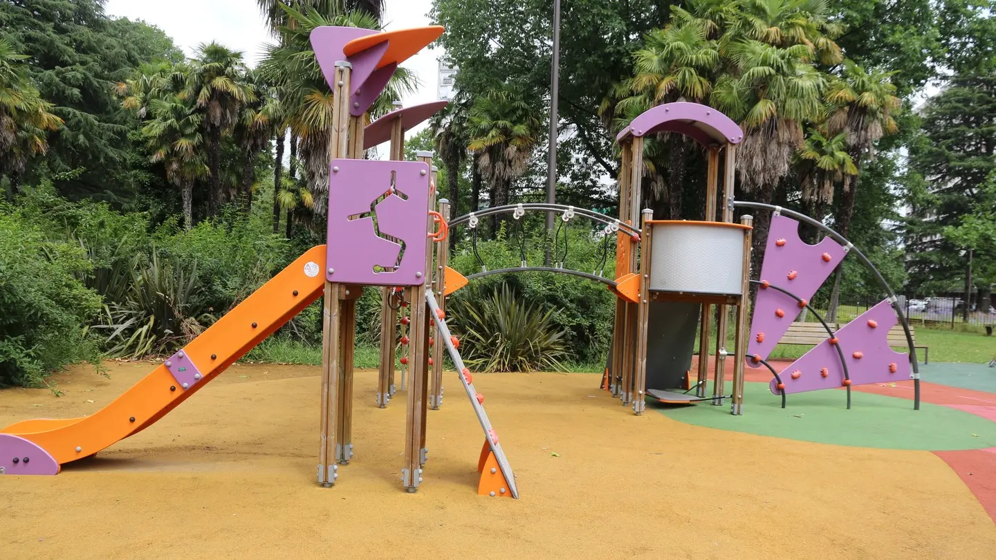 Aire de jeux parc Jaussely 12 - Pau Pyrénées Tourisme