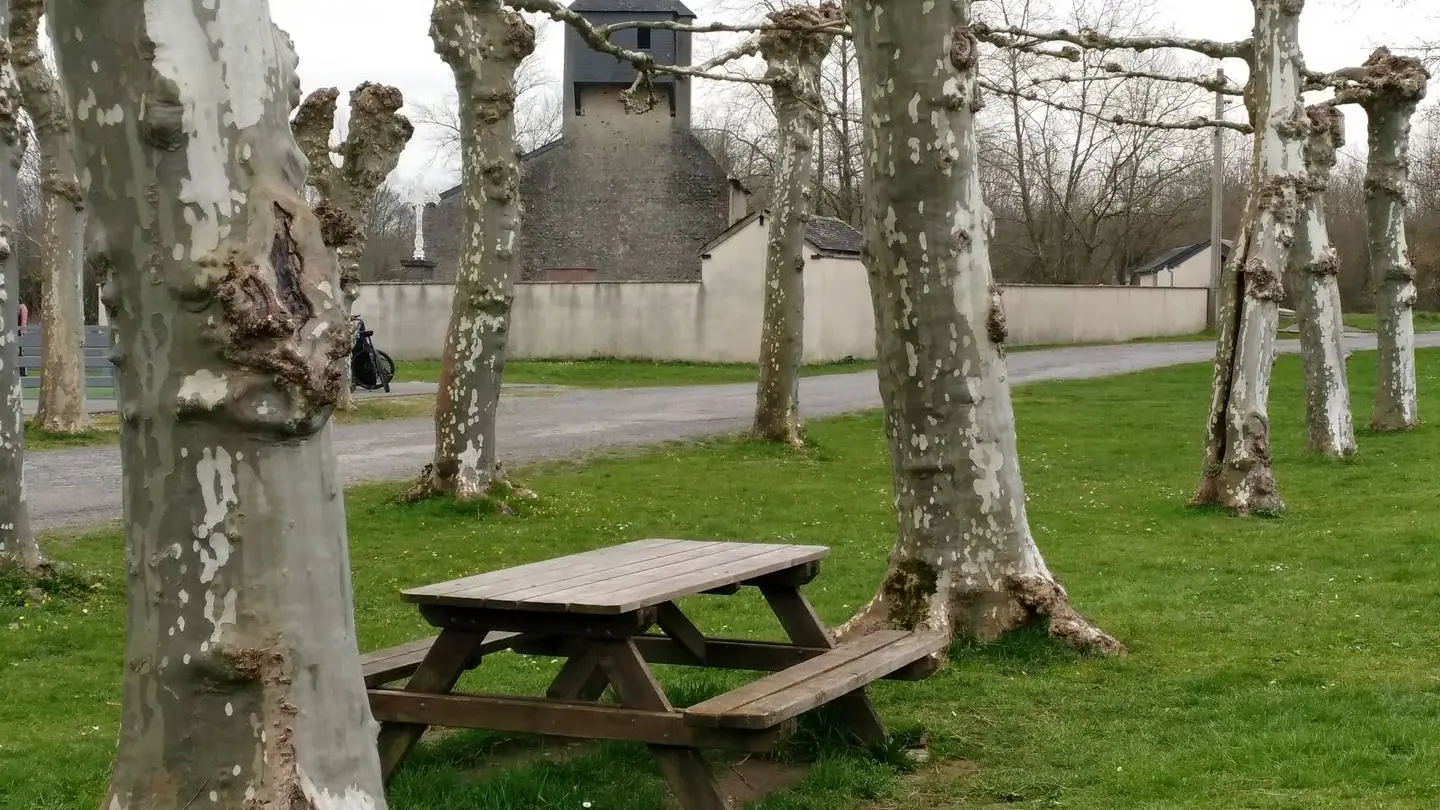 Aire de pique-nique - Lee - tables 4