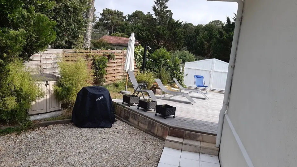 Arrière maison et barbecue (Copier)