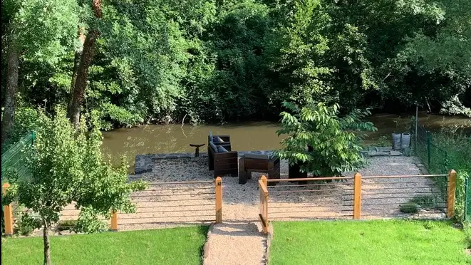 Au bord de la rivière ségur le château 1