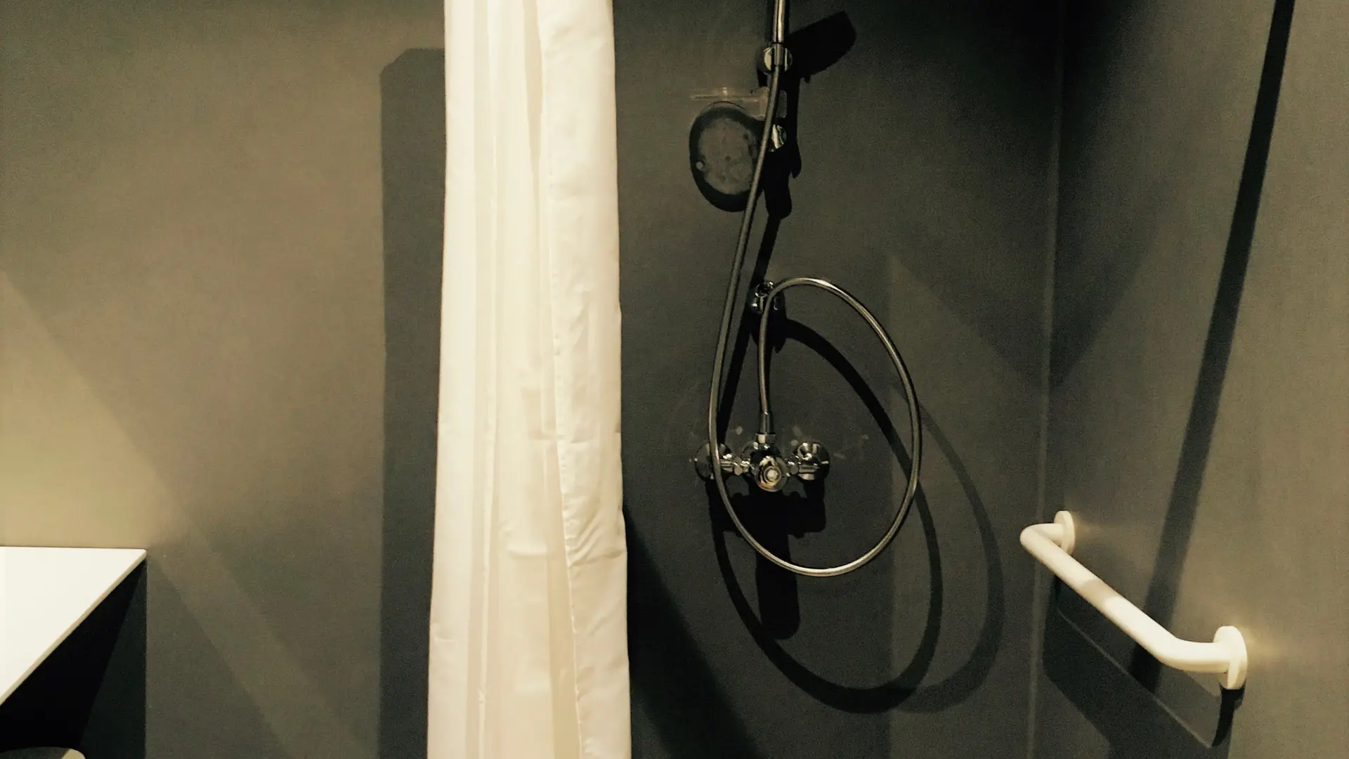 Auberge-Loketik---Douche