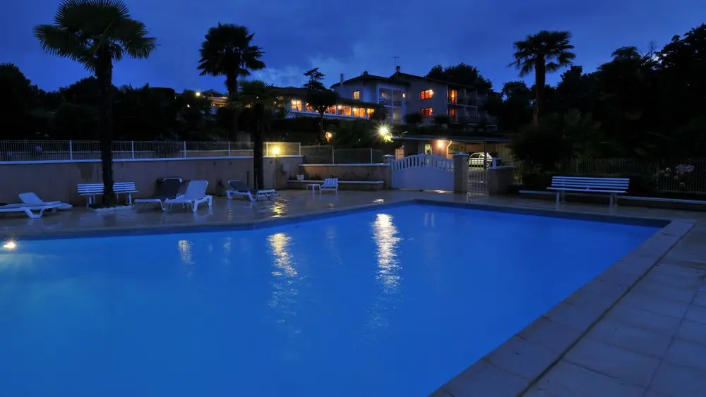 Aux Tauzins - Piscine vue de nuit